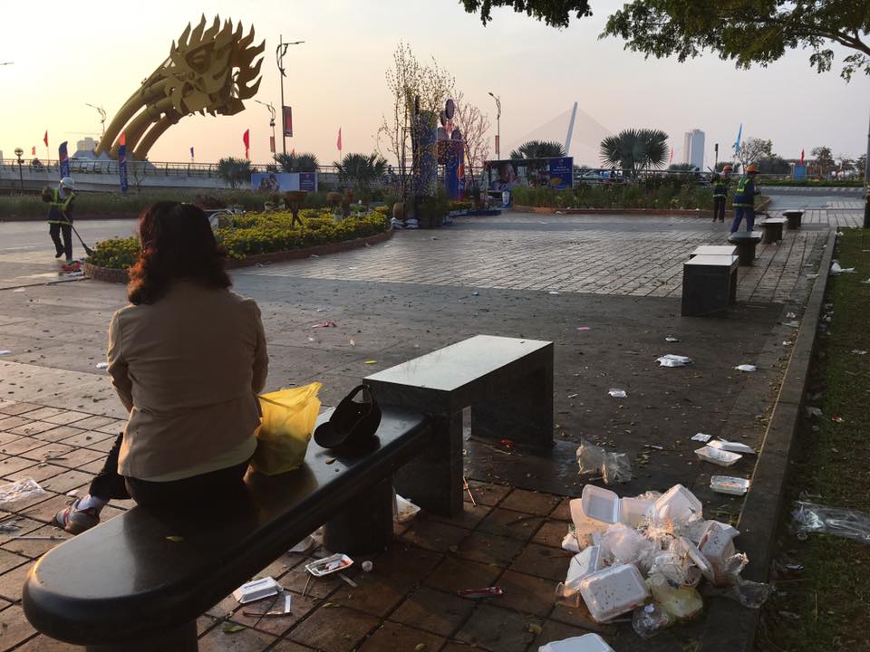 Rác[-]"ngập"[-]Du[-]thuyền[-]Đà[-]Nẵng